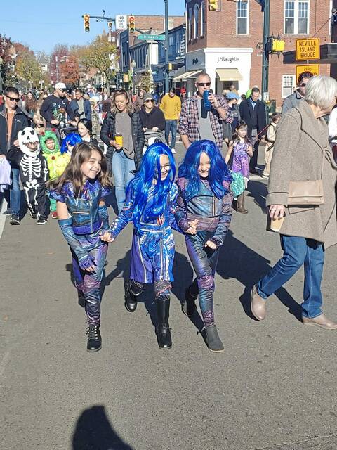 5581178_web1_sew-HalloweenParade5-111022