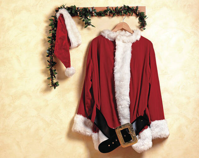 5581360_web1_web-SantaSuit