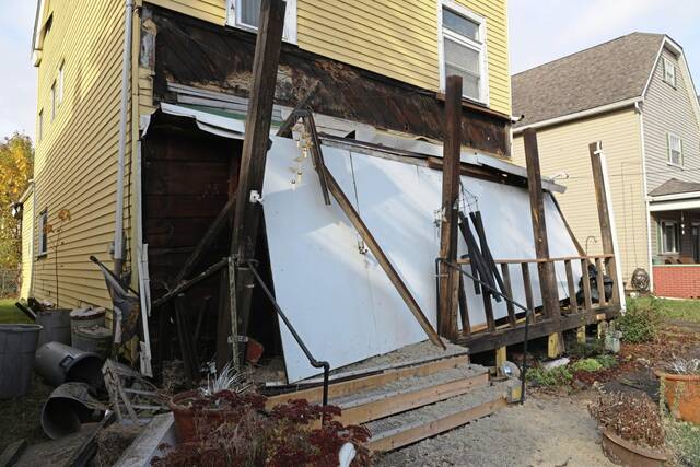 5585284_web1_vnd-PorchRoofCollapse1-100222