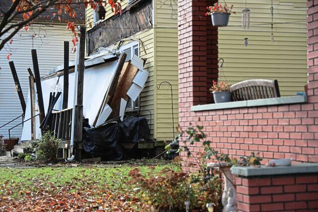 5585284_web1_vnd-PorchRoofCollapse3-100222