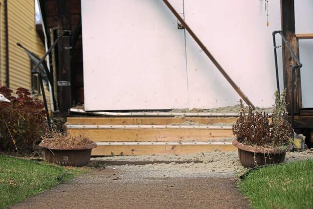 5585284_web1_vnd-PorchRoofCollapse4-100222
