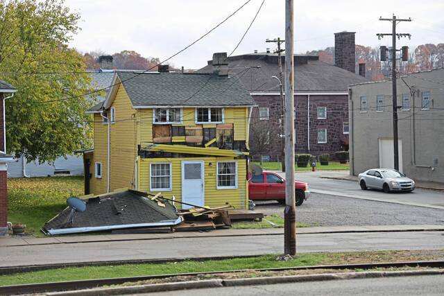 5585284_web1_vnd-PorchRoofCollapse5-100222