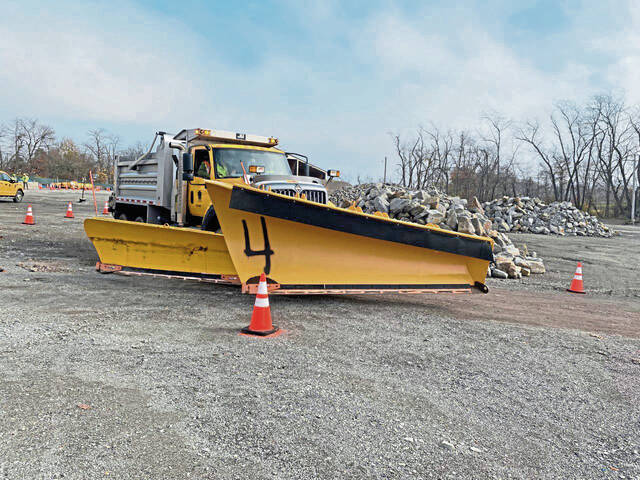 5587920_web1_gtr-PennDOTsnowplows2