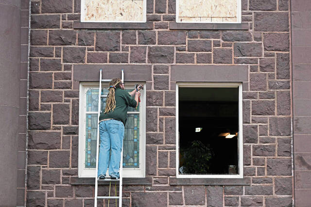 5587941_web1_vnd-lo-tarwindows006-110322
