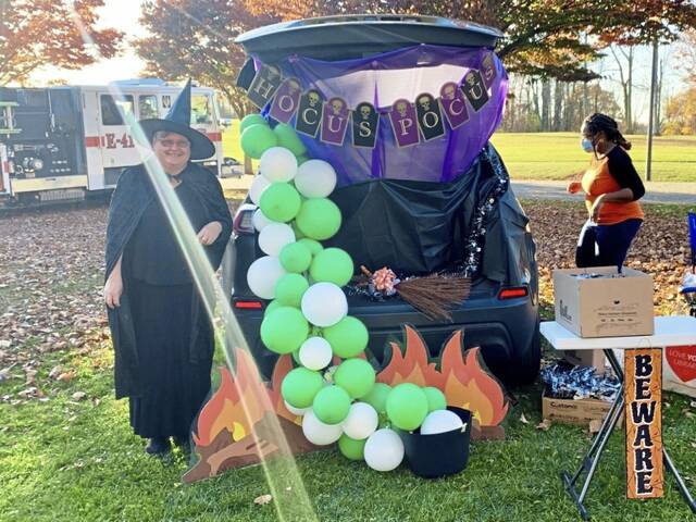 5590304_web1_te-trailoftreats-111022-2