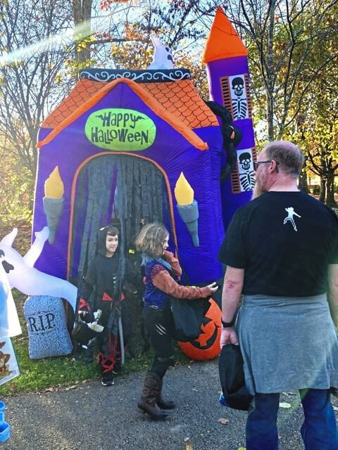 5590304_web1_te-trailoftreats-111022-5