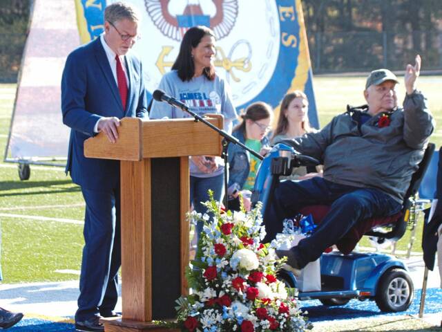 5594848_web1_hj-hamptonheroes-111022-3