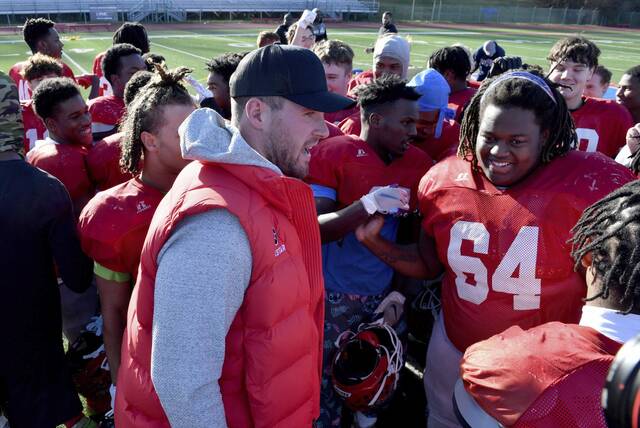Steelers All-Pro LB Watt surprises McKeesport football team with visit to practice