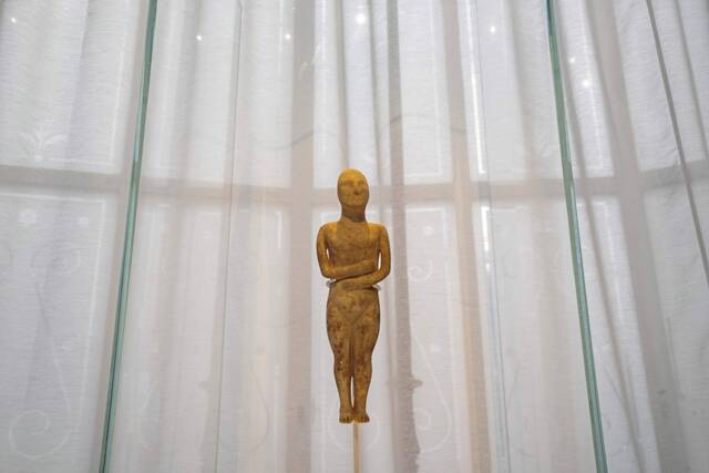 5608283_web1_ptr-GreeceUSAntiquities2-110922