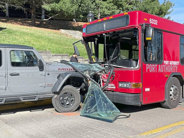5611238_web1_ptr-buscrash-111022