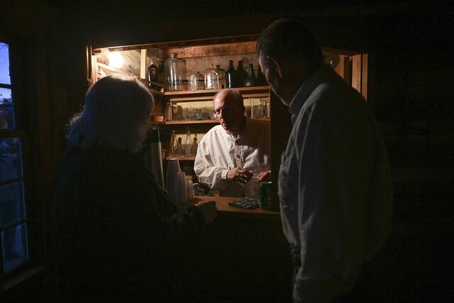 5611346_web1_gtr-lo-candlelight004-111222