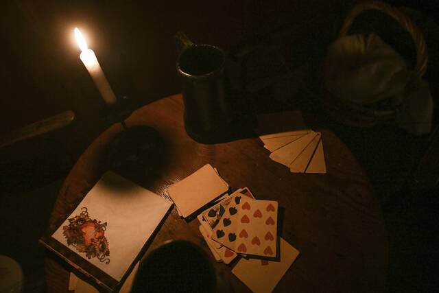 5611346_web1_gtr-lo-candlelight005-111222