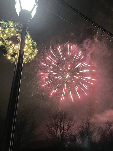 5611881_web1_aspinwallfireworks3
