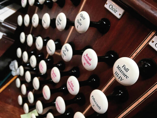 5616013_web1_gtr-organrecital2-101518
