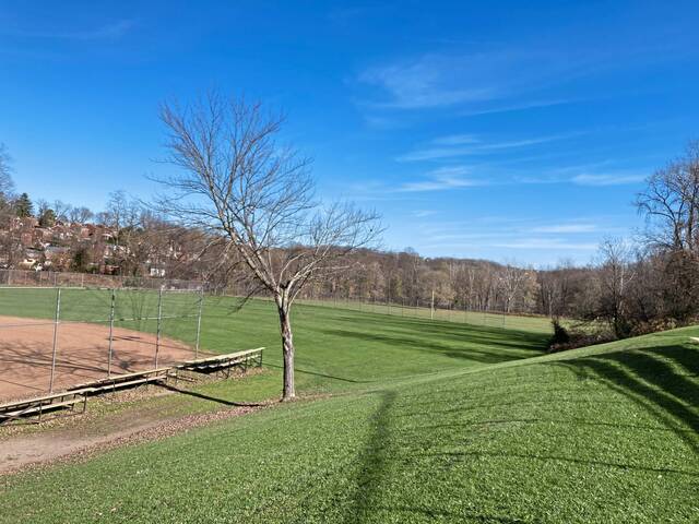 5616112_web1_ptr-BrooklineFarm1-111122