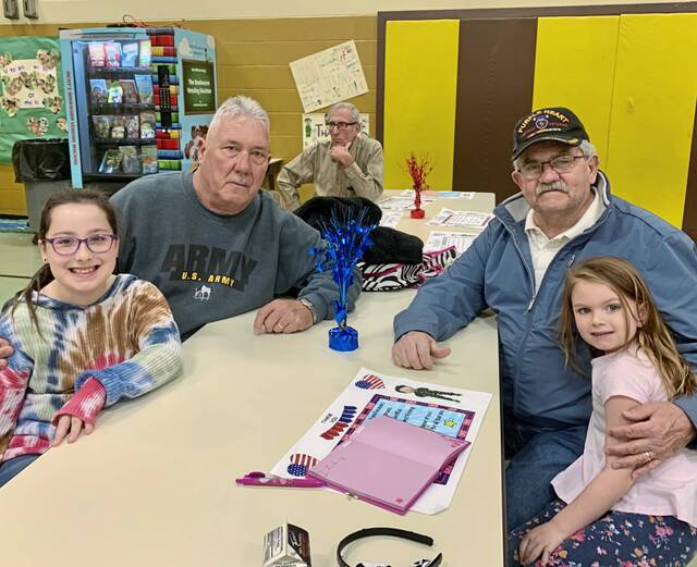 5619647_web1_vnd-vetsday-111222--6-