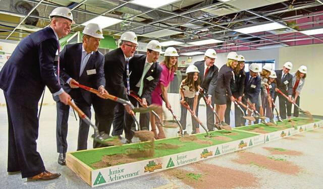 5635100_web1_sig-juniorachievement-112422