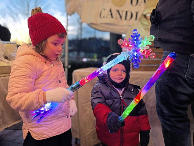 5644631_web1_vnd-OakmontChristmas-112022-10