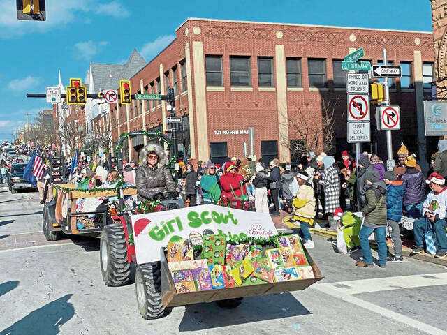 5645947_web1_gtr-gbgholidayparade8