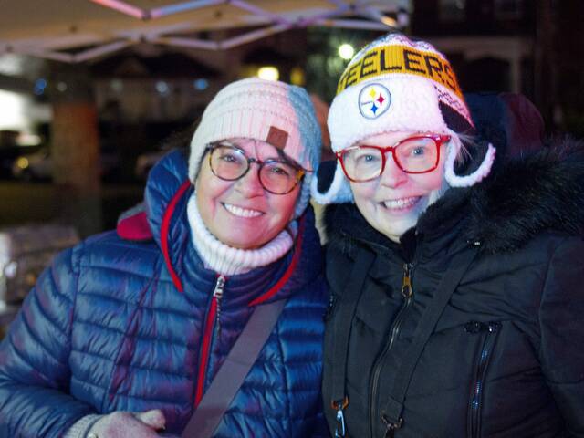 5648467_web1_pal-holidayevents-120122-12