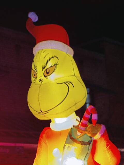 5648467_web1_pal-holidayevents-120122-4