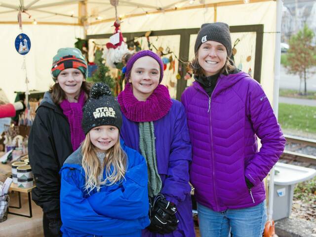 5648467_web1_pal-holidayevents-120122-8