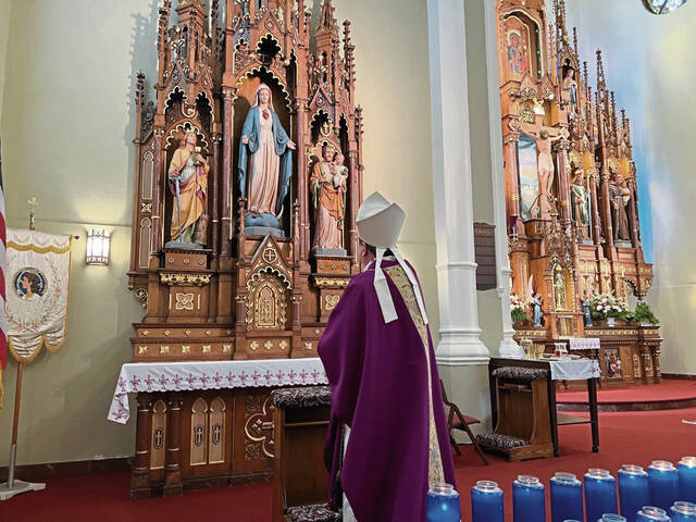 5656501_web1_Bishop-Kulick-at-the-side-altar