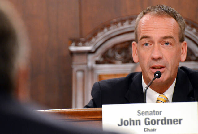 5669953_web1_AP820396206717