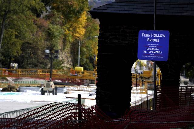 5674861_web1_PTR-BidenFernHallow09-102122
