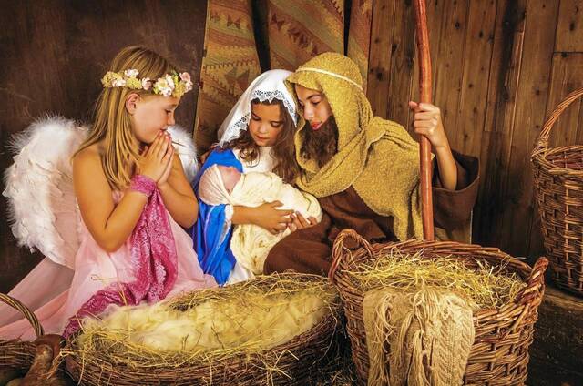 5653955_web1_LiveNativity