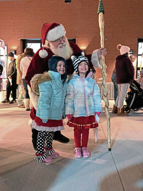 5661876_web1_vnd-plumchristmas6-120222