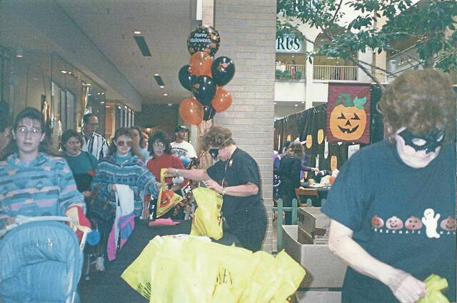 5668885_web1_PTR-malls08