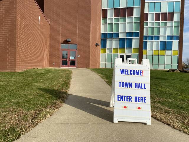 5673457_web1_pcj-TownHall-113022