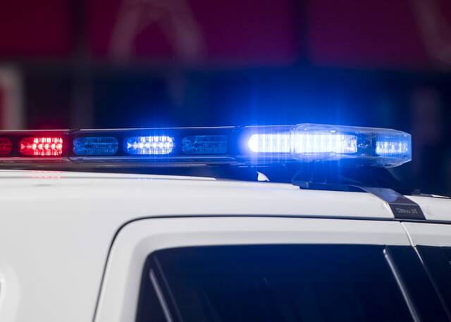 5682362_web1_PTR-POLICElights006
