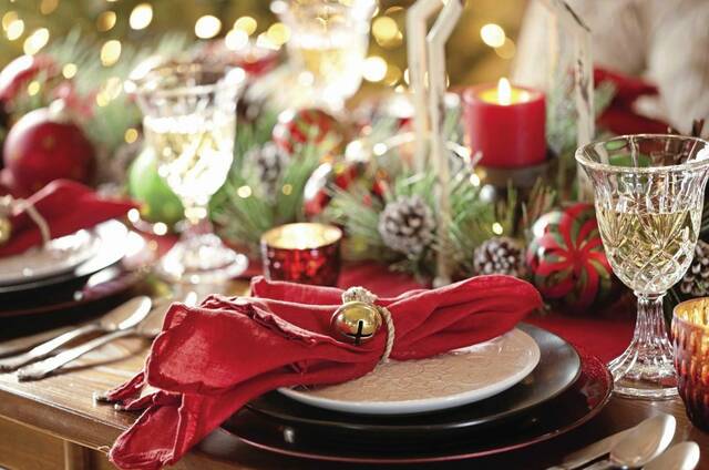 5684643_web1_Christmasdinner