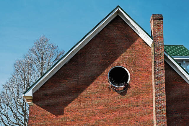 5690657_web1_GTR-ChurchFire003-120622
