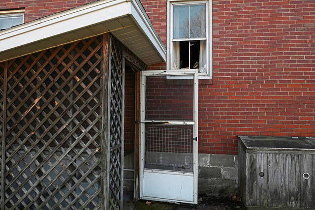 5690657_web1_GTR-ChurchFire006-120622
