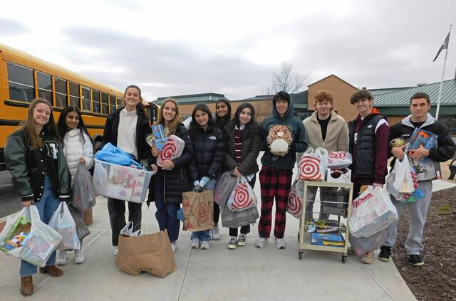 5690998_web1_pcj-ToyDonationPR1-121522