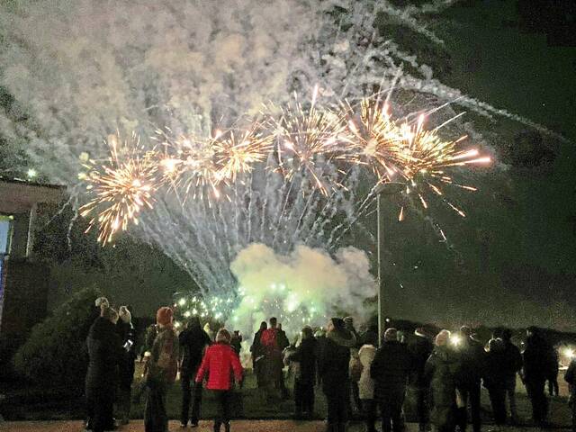 5691100_web1_hj-lightupnight-121522-3