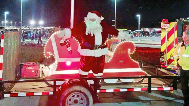 5691100_web1_hj-lightupnight-121522-4