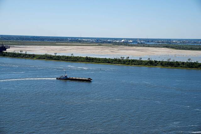 5691770_web1_AP22278094123496