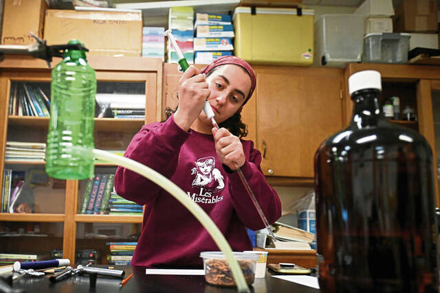 5692336_web1_gtr-ScienceStudents001-121122