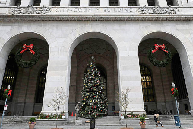 5694450_web1_ptr-CityCountyXmas001-111622