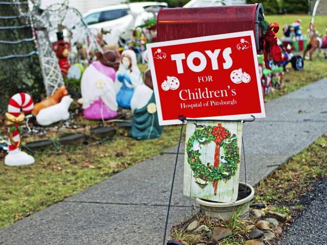 5701413_web1_te-toycollection-121522-4