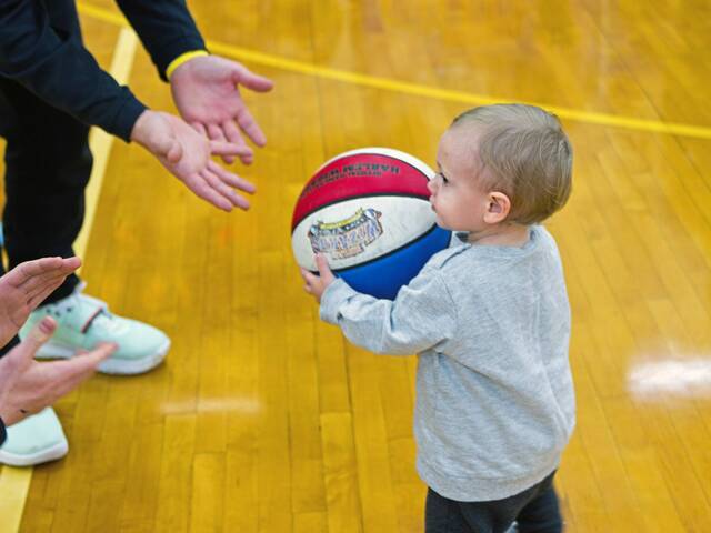 5701725_web1_hj-harlemwizards-121522-5