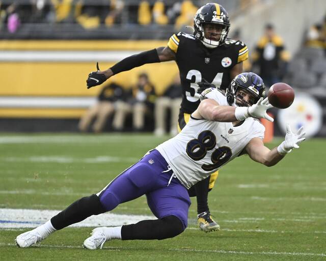 5711004_web1_ptr-SteelersRavens11-121222A