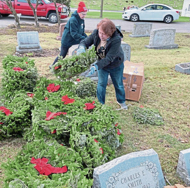 5713375_web1_grtr-VetsWreaths1--2-