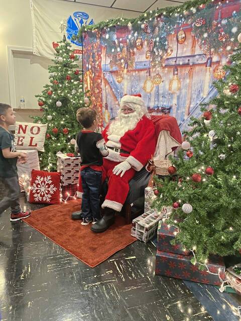 5713999_web1_breakfastwSanta3
