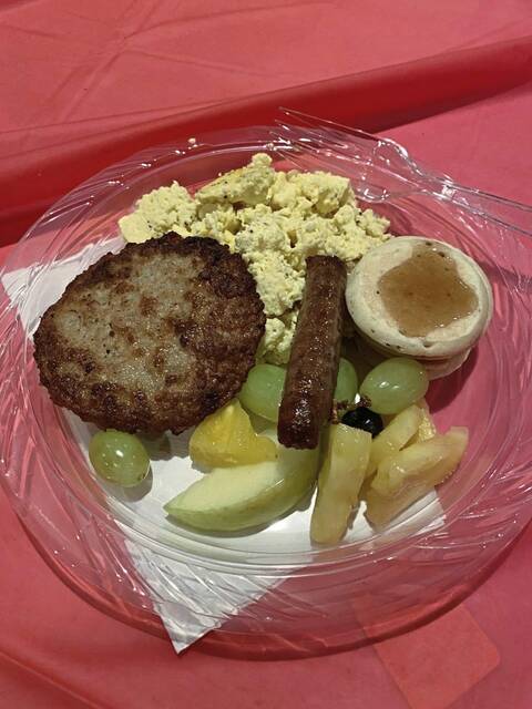 5713999_web1_breakfastwSanta4