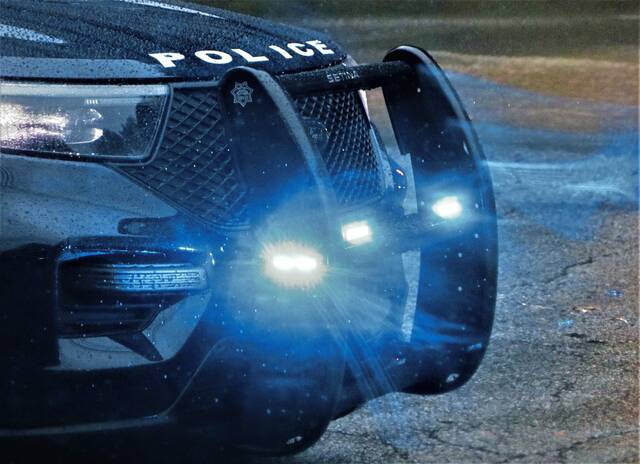 5714326_web1_WEB-police-lights-local